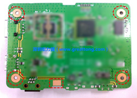 雷射后。使用雷射(Laser)去除綠漆后的效果。