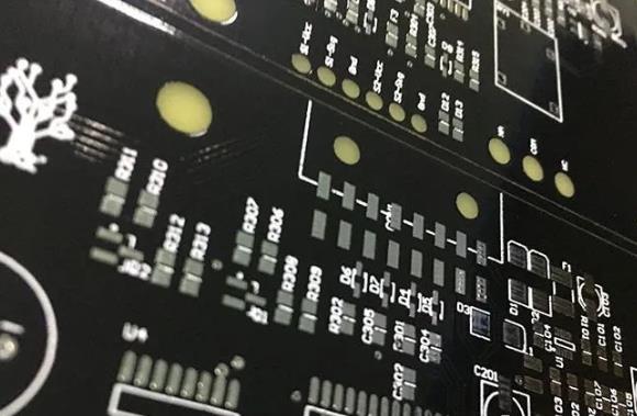 如何確定PCB的基板材料？